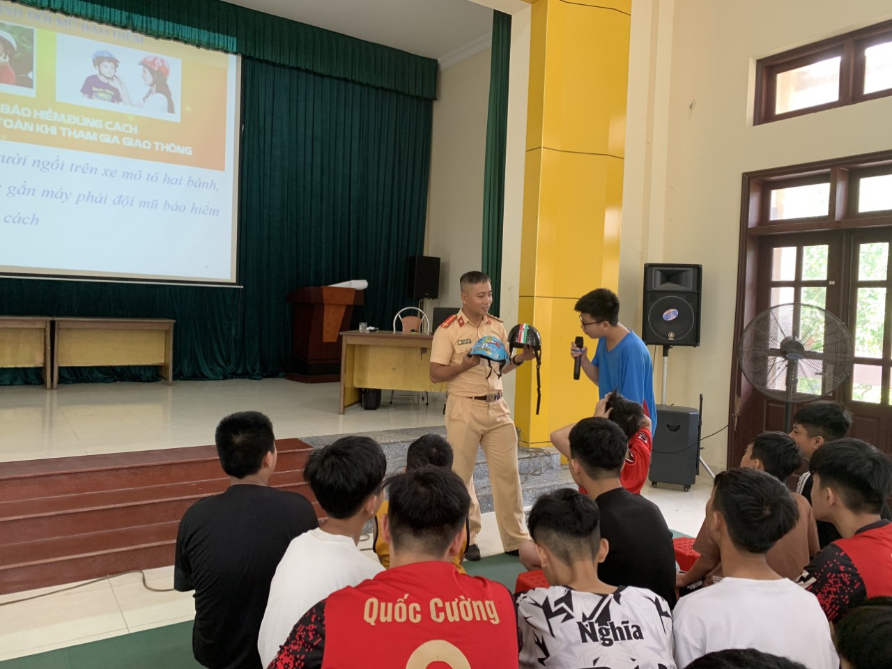 Tuyên truyền an toàn giao thông tại làng trẻ SOS Hải Phòng